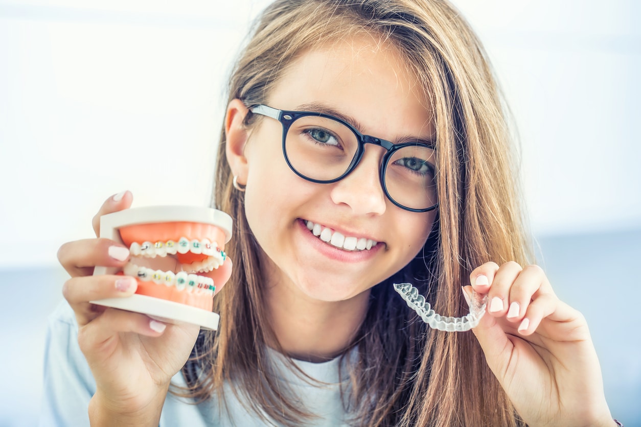 Invisible vs. Traditional Braces: Pros and Cons